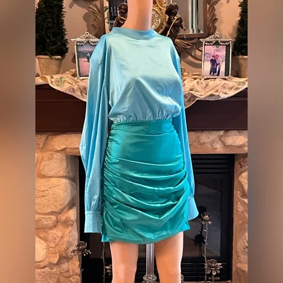 In The Style x Billie Faiers satin contrast high neck ruched skirt in blue/green - Picture 3 of 14
